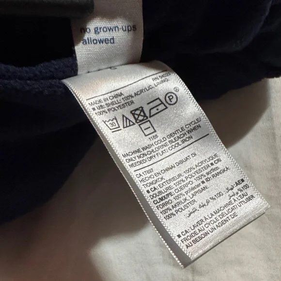 Old Navy Kids' Navy and Red Geometric Knit Hat - Picture 6 of 6